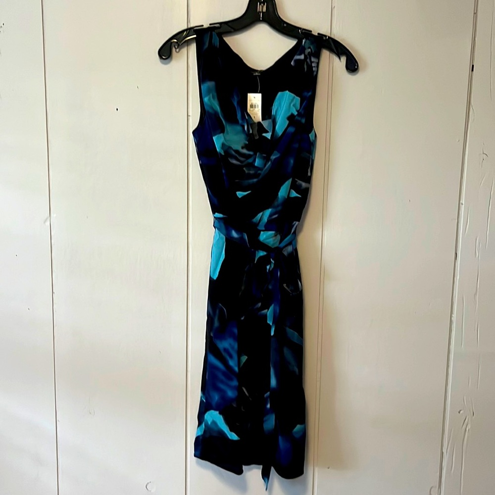 Sleeveless shift dress.